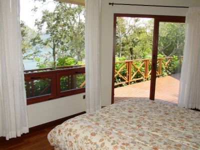 COSTA RICA - LAKE AREANAL / DREAM VILLA RIGHT ON THE WATER!