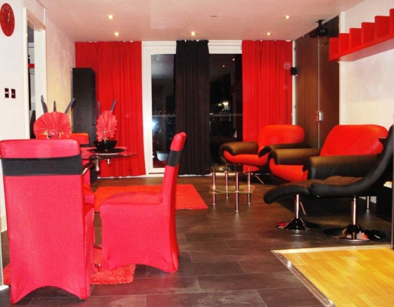 3 Bedroom 2 Bathroom (CITY CENTRE – NG1 3NX) Furnished Flat with Free Swimming Pool/Parking/Gym