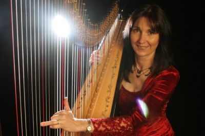 Oona Linnett - Harpist