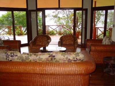 COSTA RICA - LAKE AREANAL / DREAM VILLA RIGHT ON THE WATER!