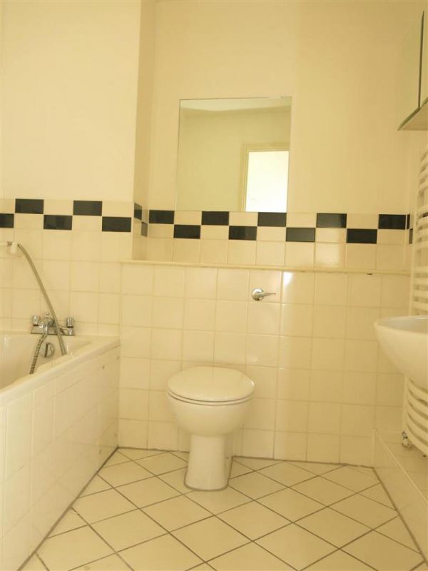 2 bed self catering apartment to rent close to city centre