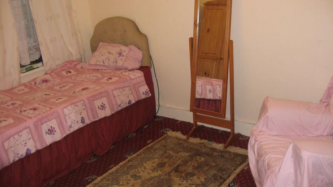 Three Double rooms for single female or two females