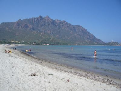 Eastern sardinia ground floor holiday apartment to let. Sleeps 2.