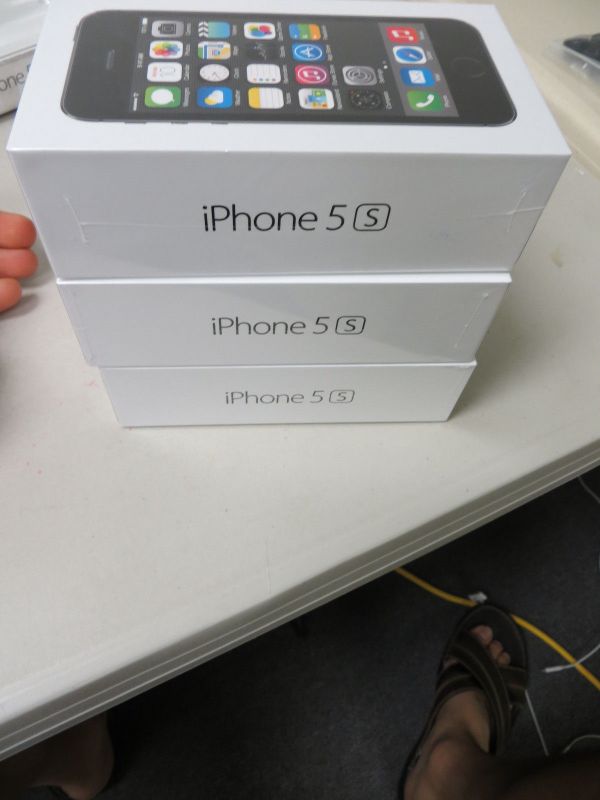 Selling: Unlocked Apple iPhone 5S 16GB,32GB,64GB 
