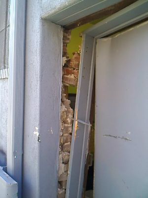 Fix BrOkEn Door/Window Rapid Respond Multiskilled Handymen in your Neighbourhood Emergency Call out