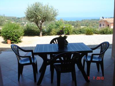 Eastern sardinia ground floor holiday apartment to let. Sleeps 2.