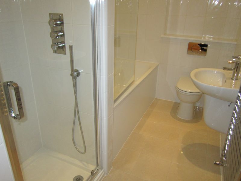 Spacious and bright 1 bedroom flat in perfect location for £310 pw 