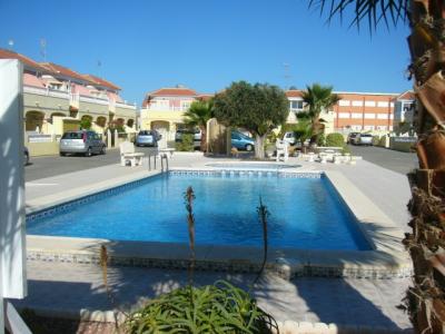 Pretty, inexpensive 2 bedroomed house on secure gated complex with pool near Salt Lakes