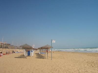Lovely 2 bed ground floor apartment with stunning pool 15 mins walk sandy beach &amp; near all ameni