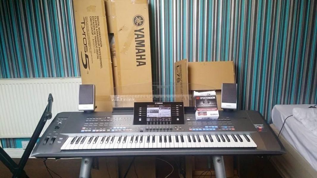 Yamaha Tyros 5 76-Key Arranger Workstation Keyboard