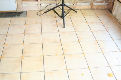 Professional Tiller Plaster Multiskilled Handymen Cover All London & Suburb