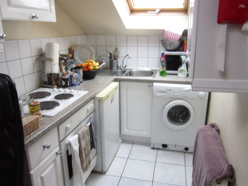 £280 / week - Well arranged bright 2 bed flat available in February next to Hammersmith station 