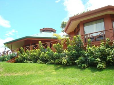COSTA RICA - LAKE AREANAL / DREAM VILLA RIGHT ON THE WATER!