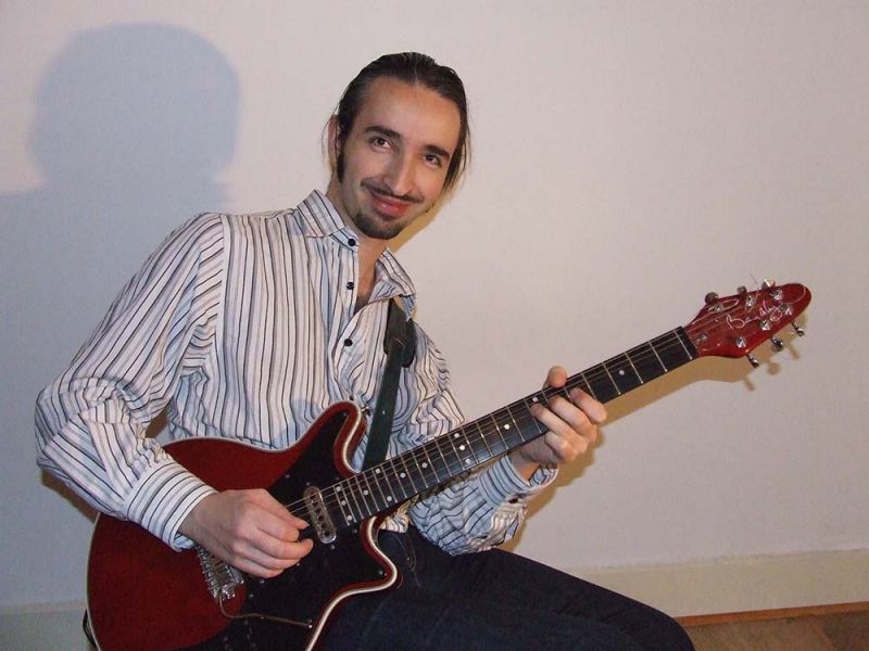 Guitar Lessons, Bass Lessons, Piano Lessons in London