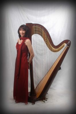 Oona Linnett - Harpist