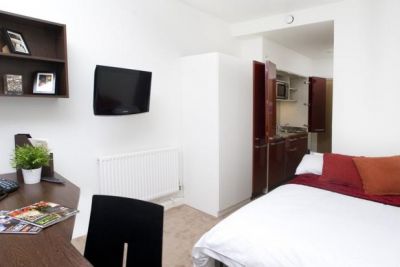 AN EXCEPTIONAL ONE BEDRROOM IN CAMBRIDGE