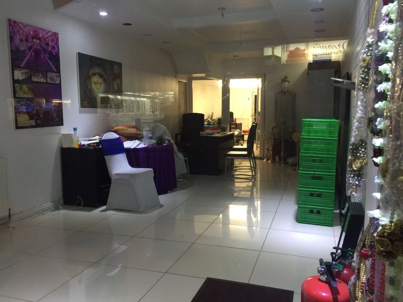 Shop, Office, Desk Space, Barber Chairs to Let