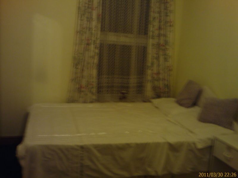 Double room for single female or two females