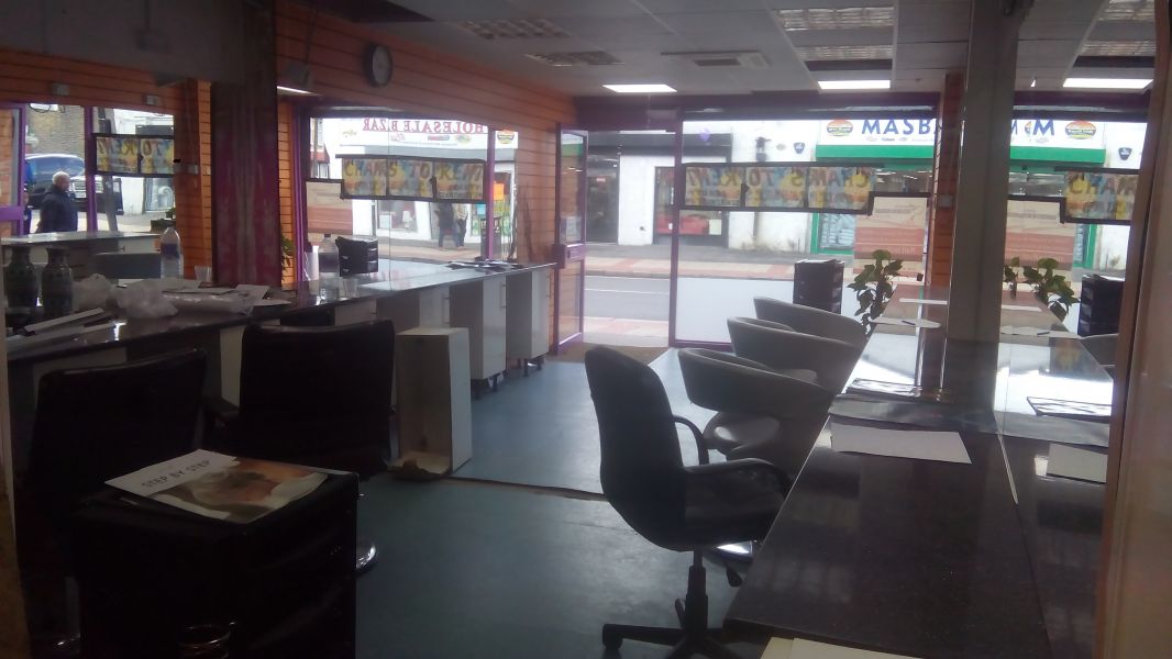 Shop, Office, Desk Space, Barber Chairs to Let