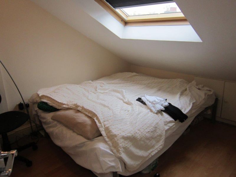 1 double bedroom bright top floor flat - £245pw available in February - West Kensington