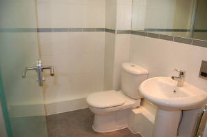 3Bed 3Bath (City Centre – NG1 1GH) Fully Furnished Flat with Parking (£975pm)