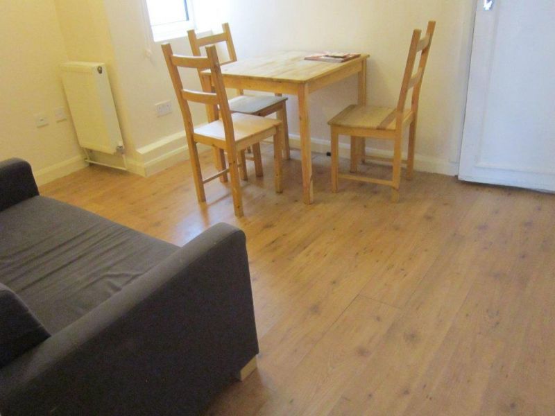 £450 / w - Great located 3 bed flat with outside space close to Westfield Shopping Centre 