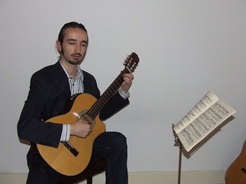 Guitar Lessons, Bass Lessons, Piano Lessons in London