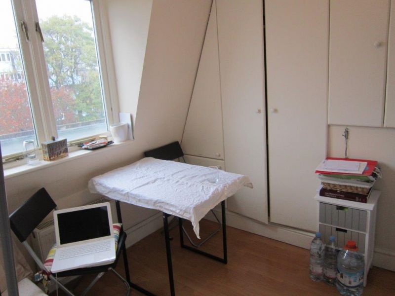 1 double bedroom bright top floor flat - £245pw available in February - West Kensington