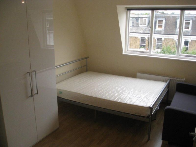 Top Floor double studio - £195pw inc gas and water bills - in Kensington Olympia 