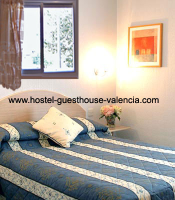 Valencia Hostel Book Online. No Booking Fee! No credit card! Easy booking – 12.50€- hostel-guesthous