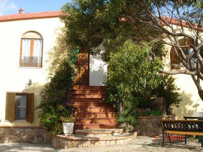 Traditional beachside holiday apartment. sleeps 8.